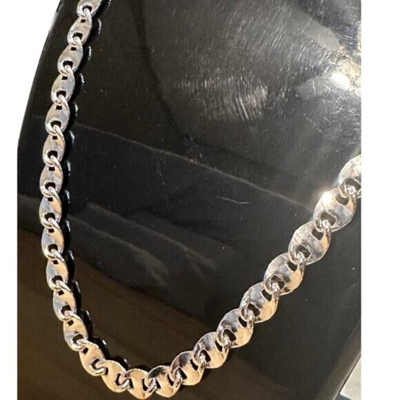 Set Of Four Elegant Silver Tone Necklaces For Any Occasion - Picture 5 of 11